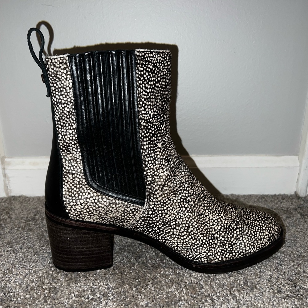UGG Camden Exotic Calf Hair Boots Black Leather Dotted Slip-On Round Toe